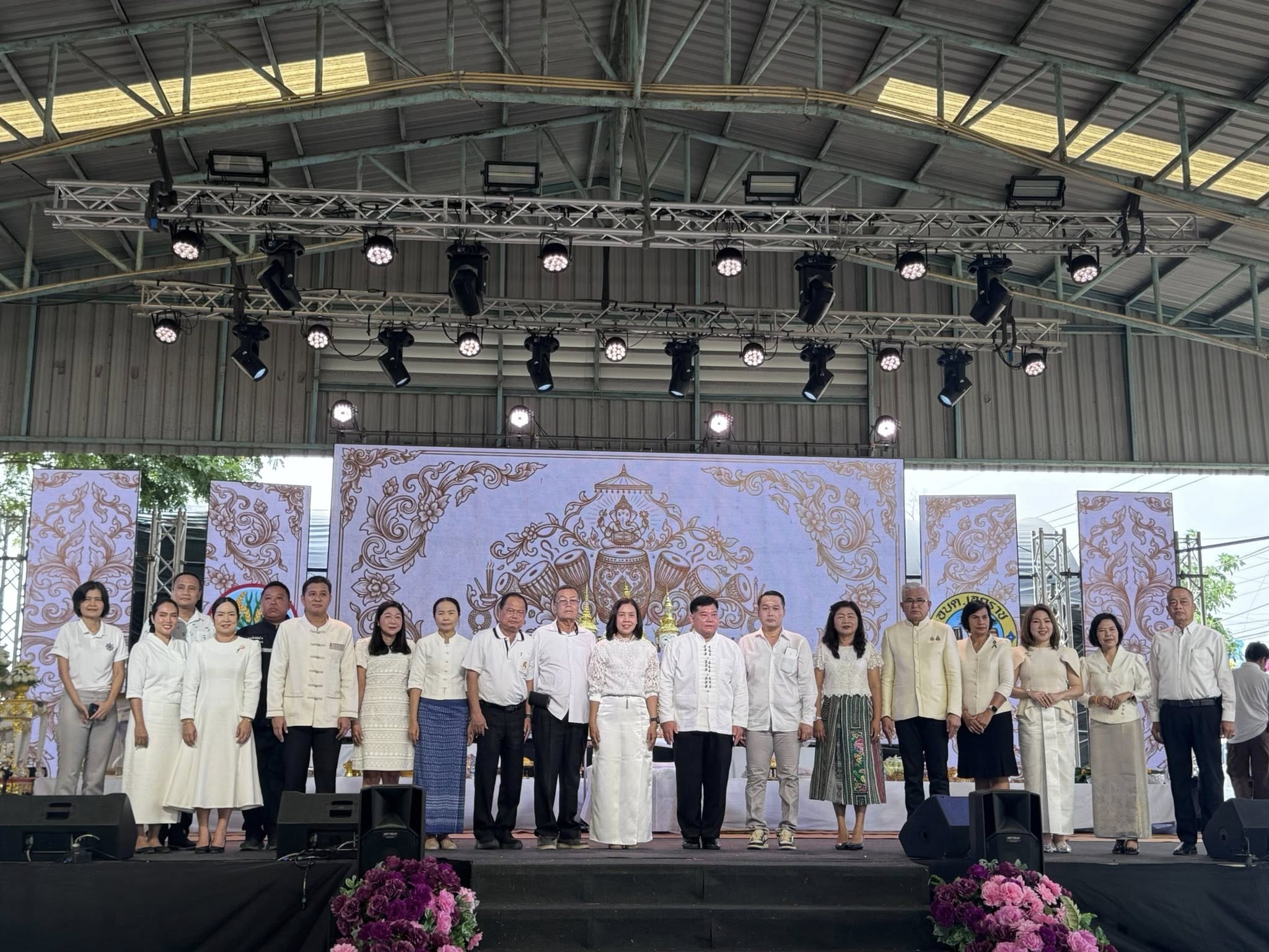 title - ส.ป.ก.อ่างทอง เข้าร่วมพิธีไหว้ครูกลองในงาน  